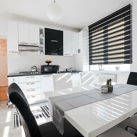 סיביו White Spacious Apartment מראה חיצוני תמונה